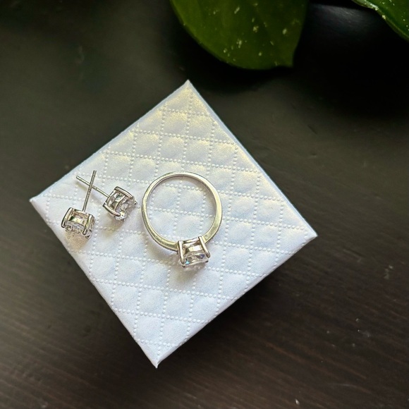 ✨Sterling Silver Solitaire Ring & Pierced Solitaire Earring Set Sz 7 *New* ✨ - Picture 6 of 11